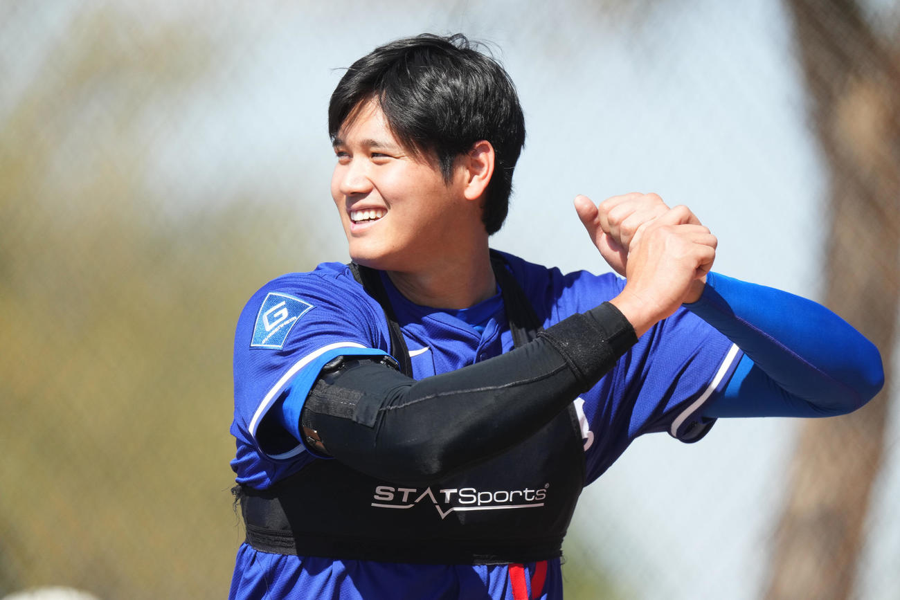 トレーニングの合間に笑顔を見せるドジャース大谷（撮影・菅敏）