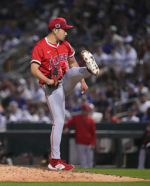 ドジャース対エンゼルス　エンゼルス先発の菊池（撮影・菅敏）
