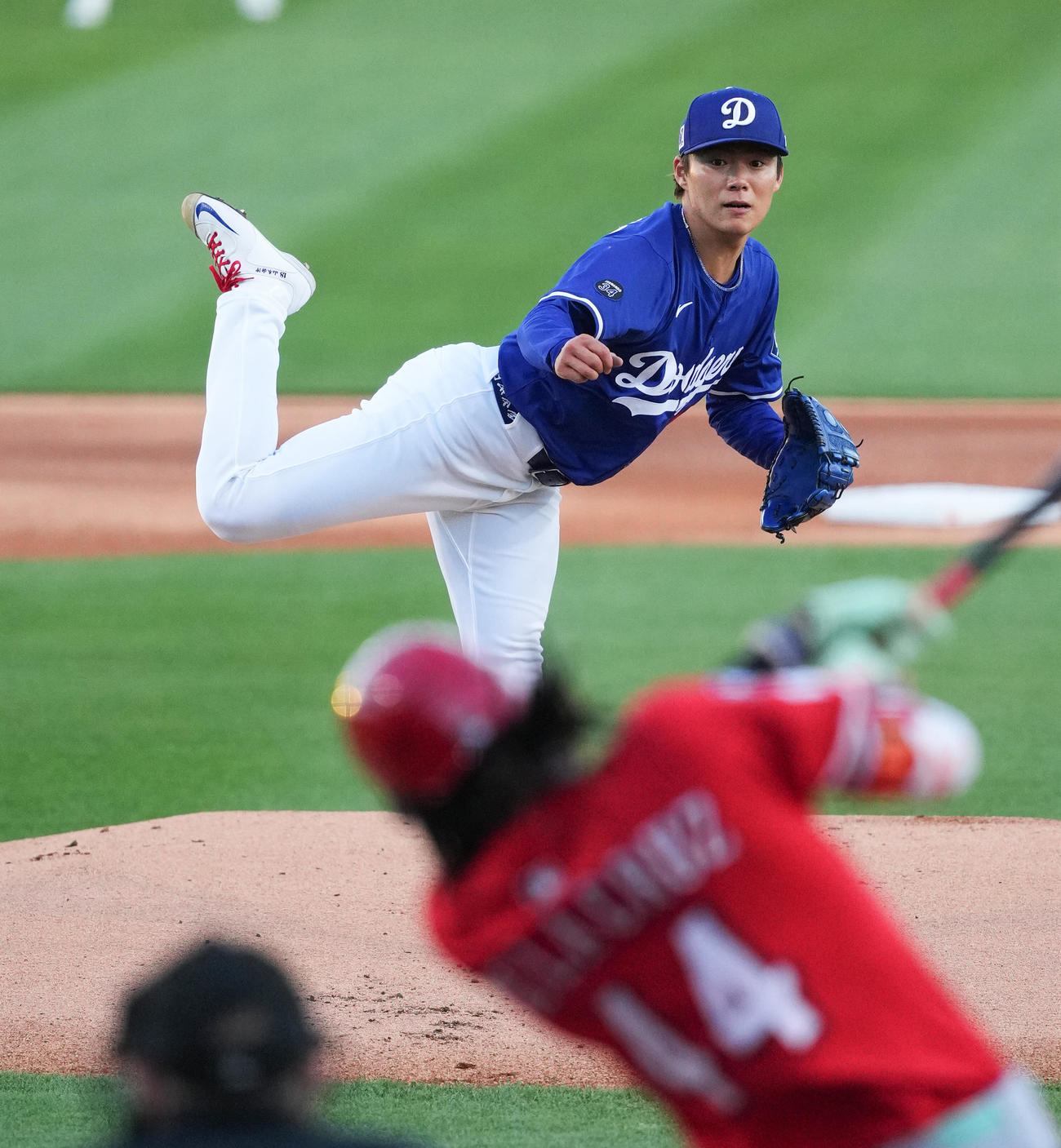 オープン戦・ドジャース対レッズ　レッズとのオープン戦に先発し、力投するドジャース山本（撮影・菅敏）