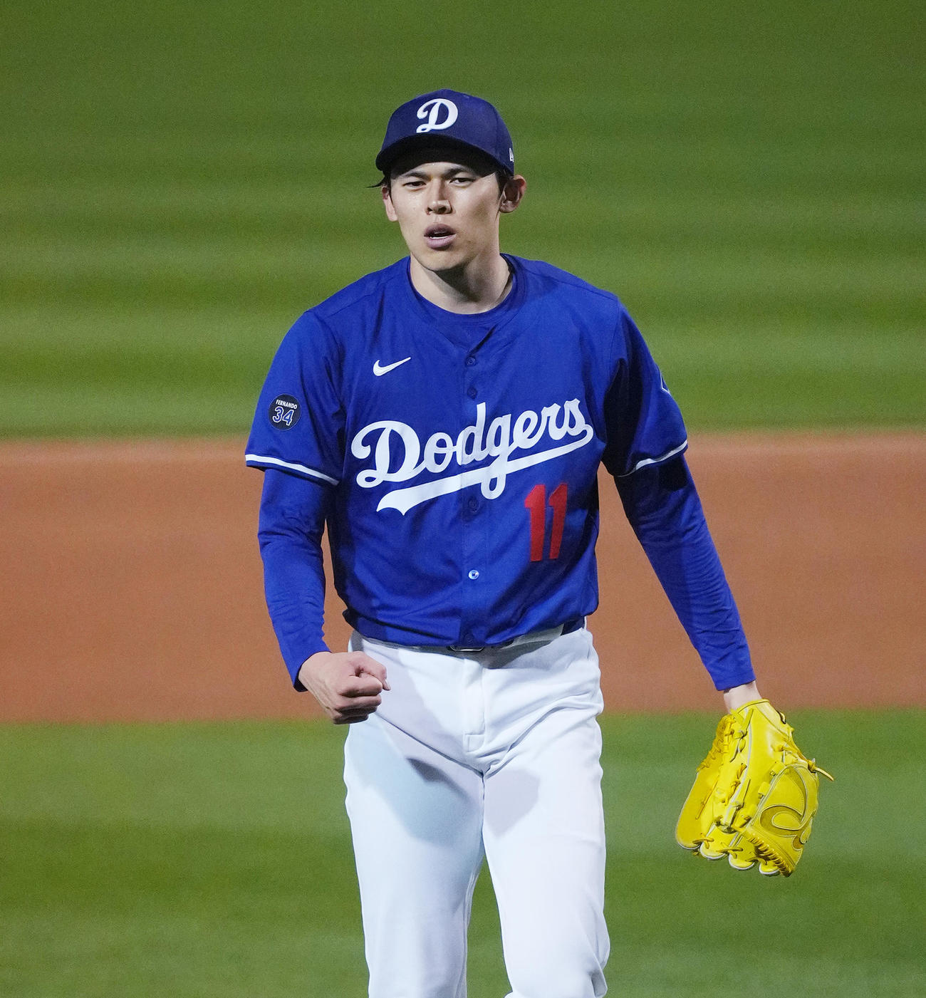 レッズとのオープン戦に初登板し、3回を2安打無失点に抑え、拳を握りしめるドジャース佐々木（撮影・菅敏）