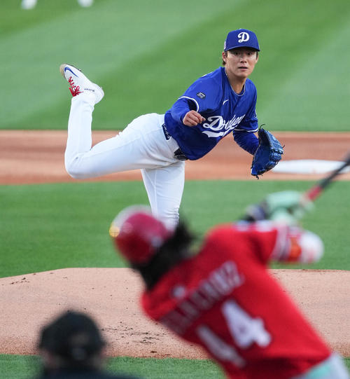 オープン戦・ドジャース対レッズ レッズとのオープン戦に先発し、力投するドジャース山本(撮影・菅敏)