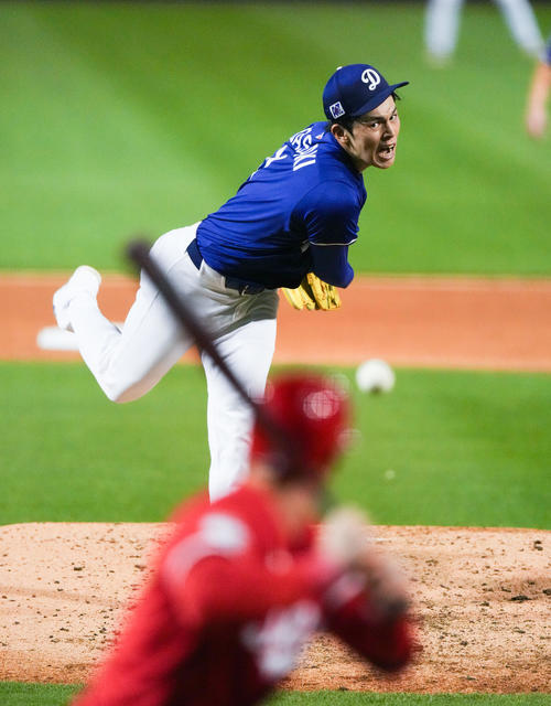 オープン戦・ドジャース対レッズ レッズとのオープン戦に登板し力投するドジャース佐々木(撮影・菅敏)
