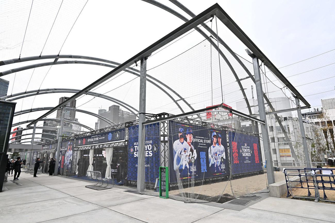 MLB TOKYO SERIES OFFICIAL STORE MIYASHIYTA PARKの外観（撮影・滝沢徹郎）