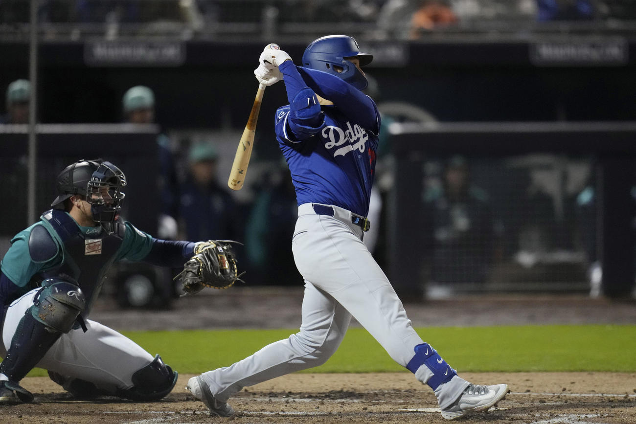 2点適時二塁打を放つドジャースのマイケル・コンフォート（AP）