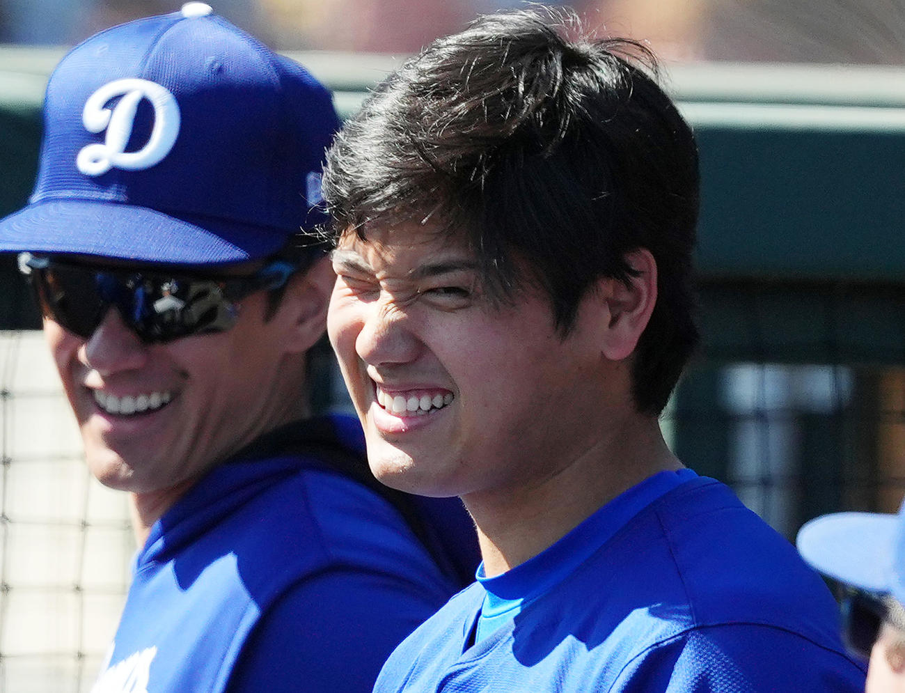 オープン戦・ホワイトソックス対ドジャース　試合中、ベンチでナインと話すドジャース大谷（撮影・菅敏）