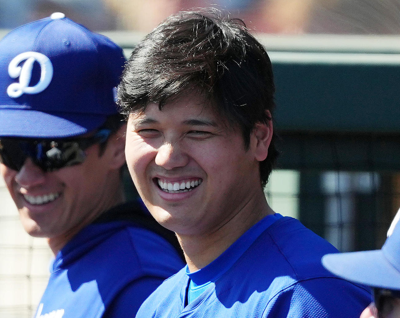 オープン戦・ホワイトソックス対ドジャース　試合中、ベンチでナインと話すドジャース大谷（撮影・菅敏）