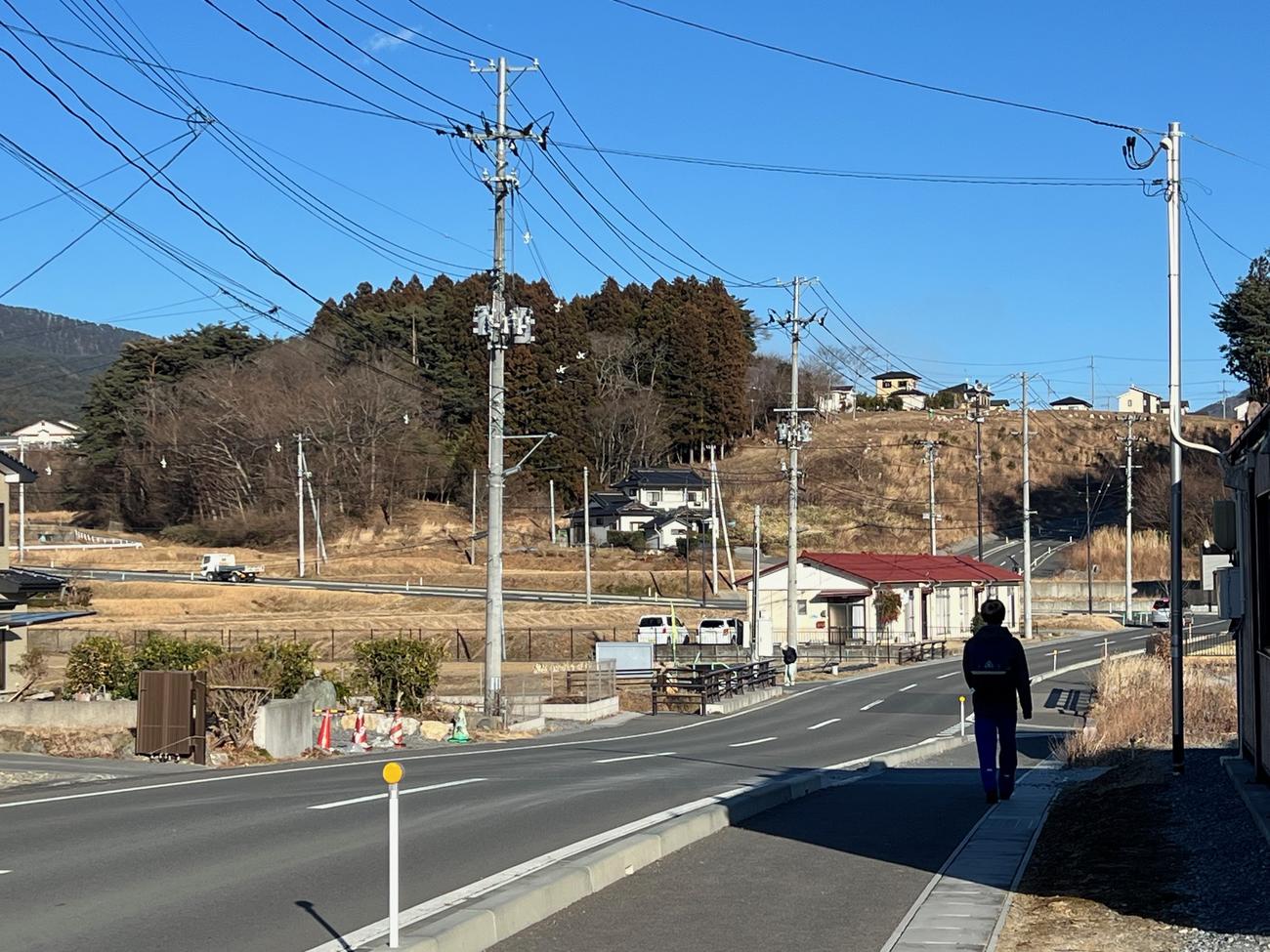 大津波で高田小から逃げた佐々木朗希少年たちが向かったのは前方の丘（撮影・金子真仁）