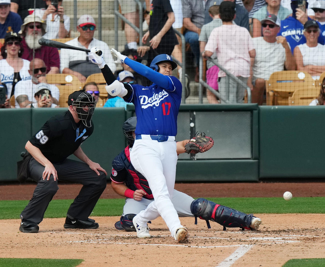 オープン戦・ドジャース対ガーディアンズ　2回裏ドジャース2死二、三塁、一ゴロに倒れる大谷（撮影・菅敏）