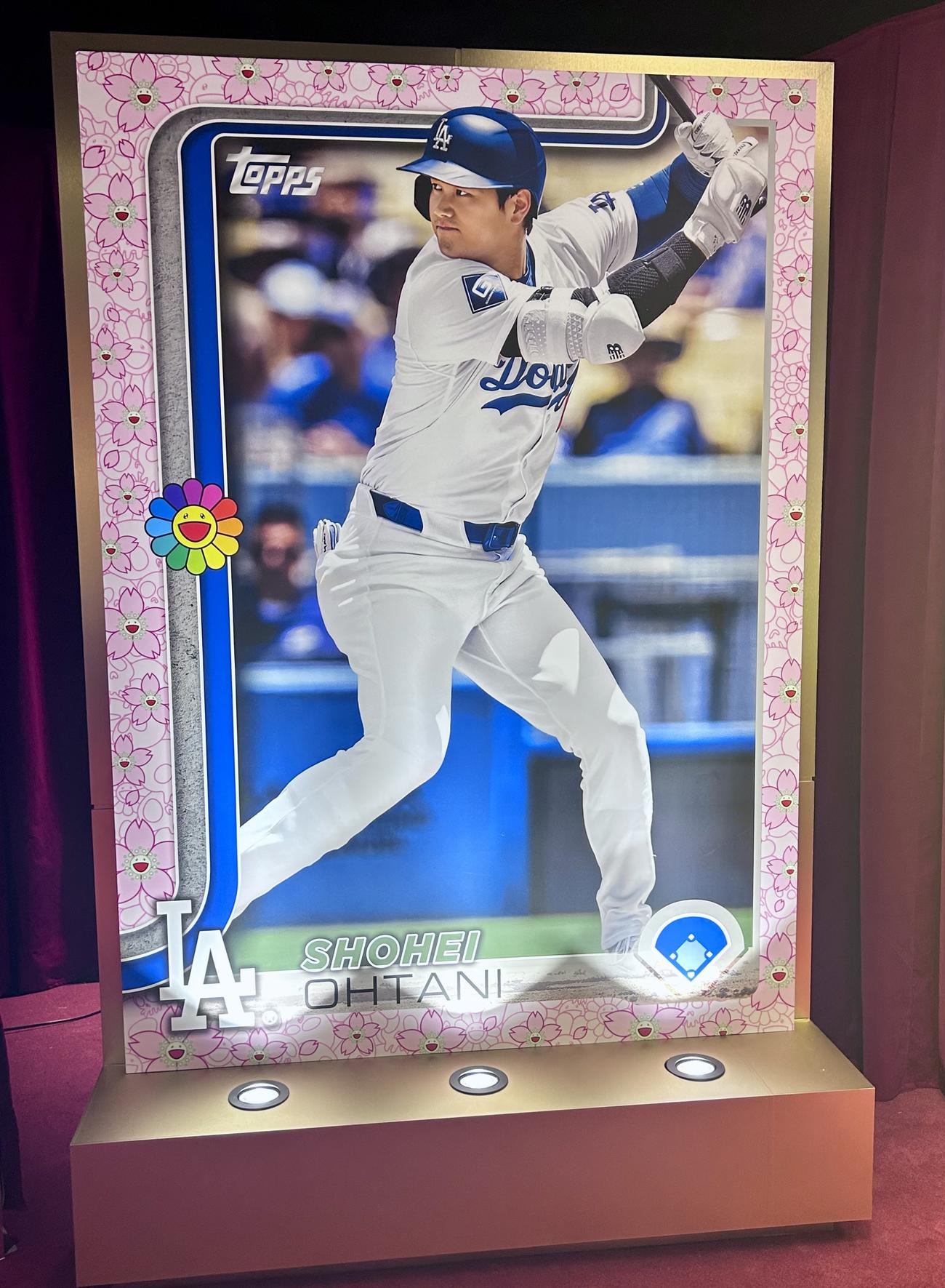 「Topps Tokyo Series：Collector Experience」で展示される現代アーティスト村上隆氏とコラボした大谷翔平のトレーディングカード（撮影・黒須亮）