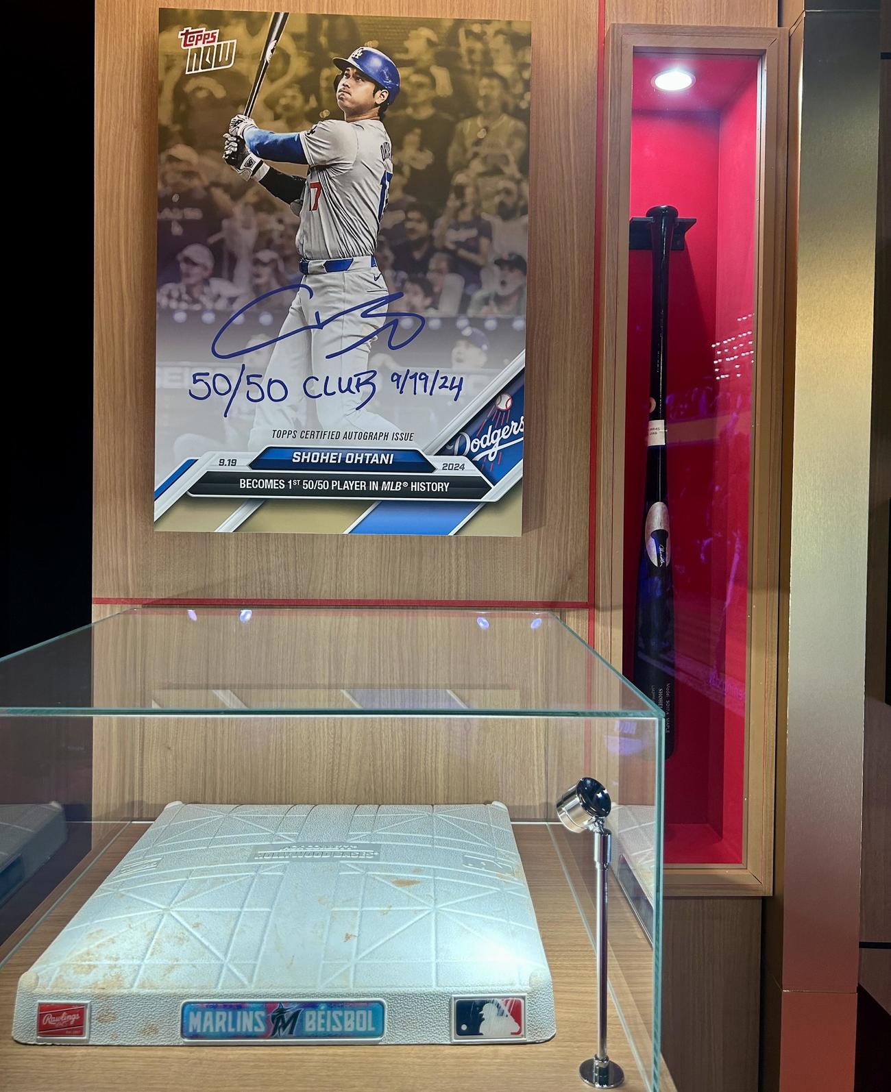 「Topps Tokyo Series：Collector Experience」では、大谷翔平がワールドシリーズで使用したバットや50盗塁目の三塁ベースが展示される（撮影・黒須亮）
