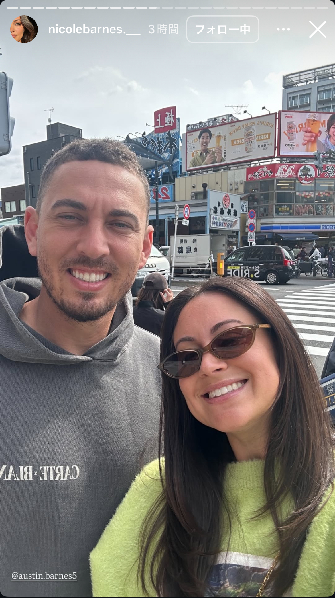 築地を楽しんだドジャースのオースティン・バーンズ捕手と妻のニコル夫人