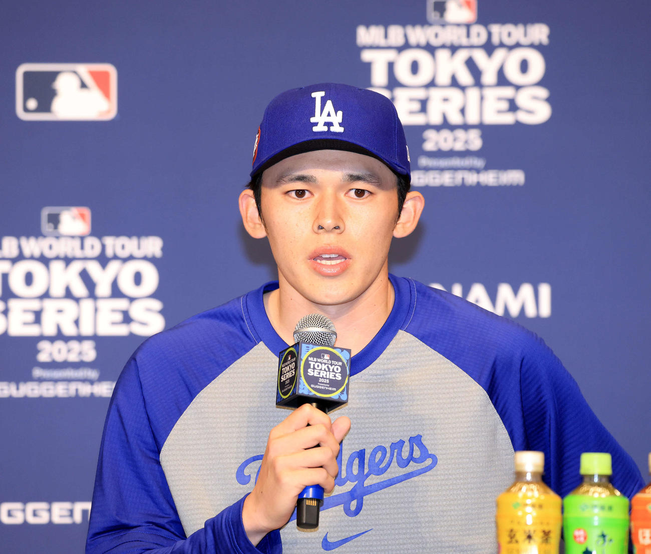 会見で答えるドジャース佐々木（撮影・浅見桂子）