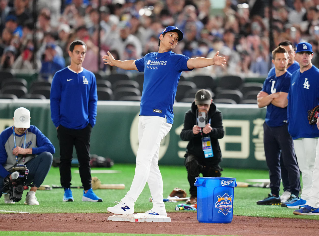 公式練習に臨むドジャース大谷（撮影・江口和貴）