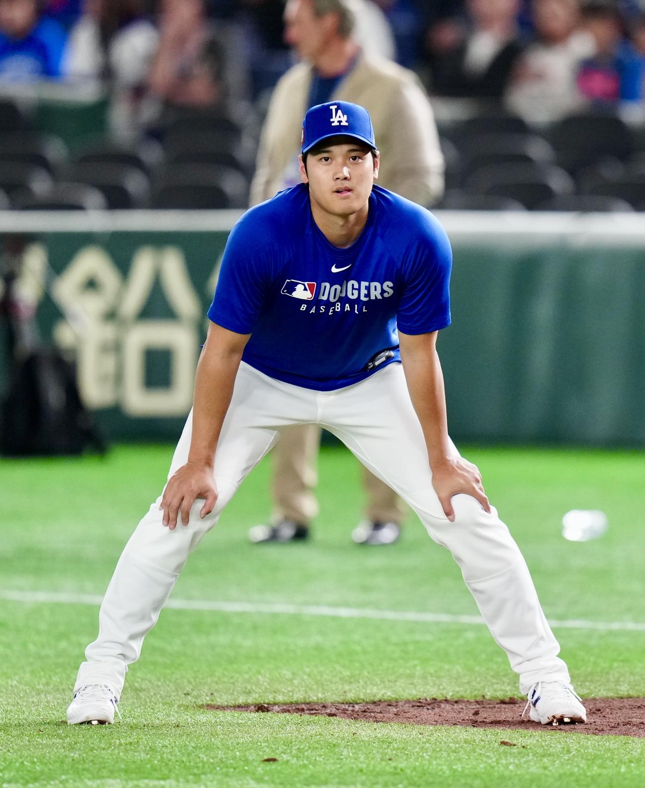 公式練習に臨むドジャース大谷（撮影・江口和貴）