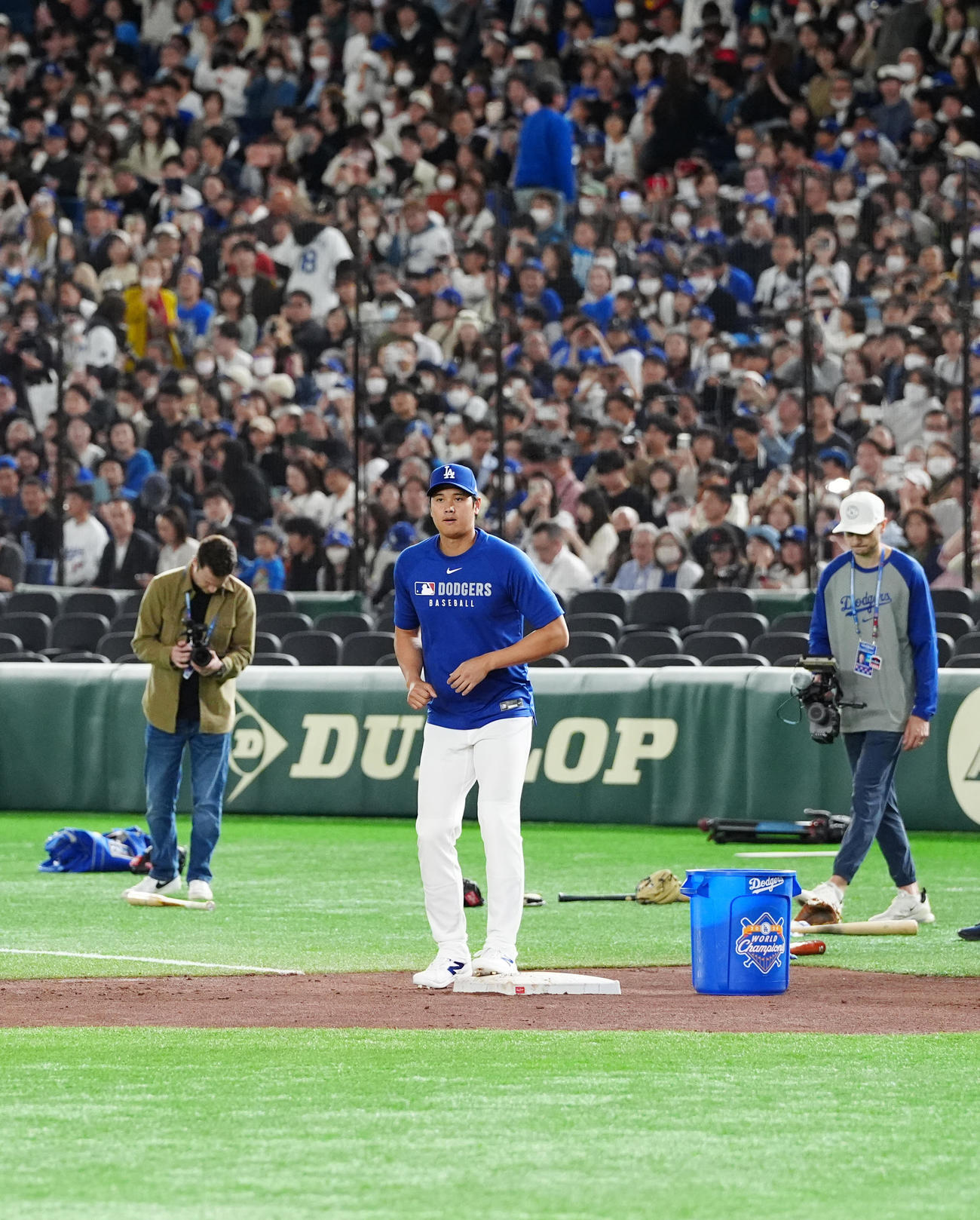 公式練習に臨むドジャース大谷（撮影・江口和貴）