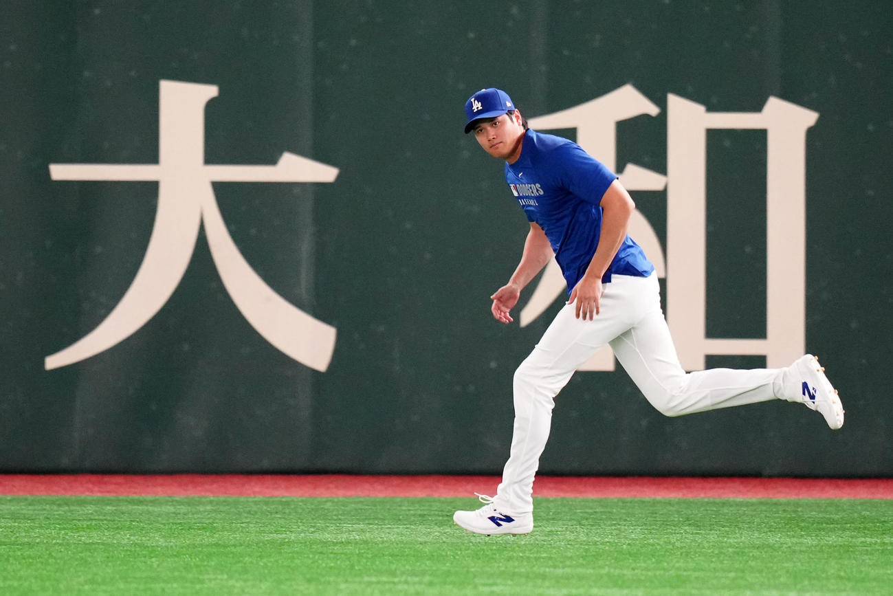 公式練習に臨むドジャース大谷（撮影・江口和貴）