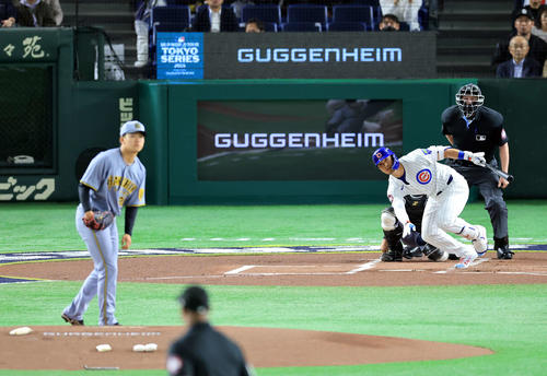 阪神対カブス　1回表カブス1死、鈴木は中飛に倒れる。投手門別（撮影・浅見桂子）