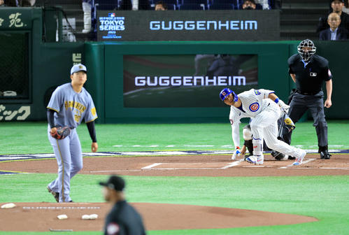 阪神対カブス　1回表カブス1死、鈴木は中飛に倒れる。投手門別（撮影・浅見桂子）