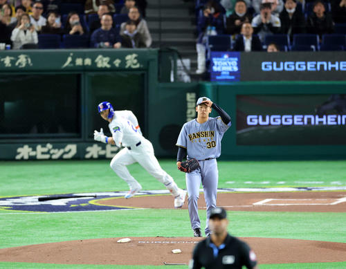阪神対カブス　1回表カブス1死、鈴木を中飛に仕留めた門別（撮影・浅見桂子）