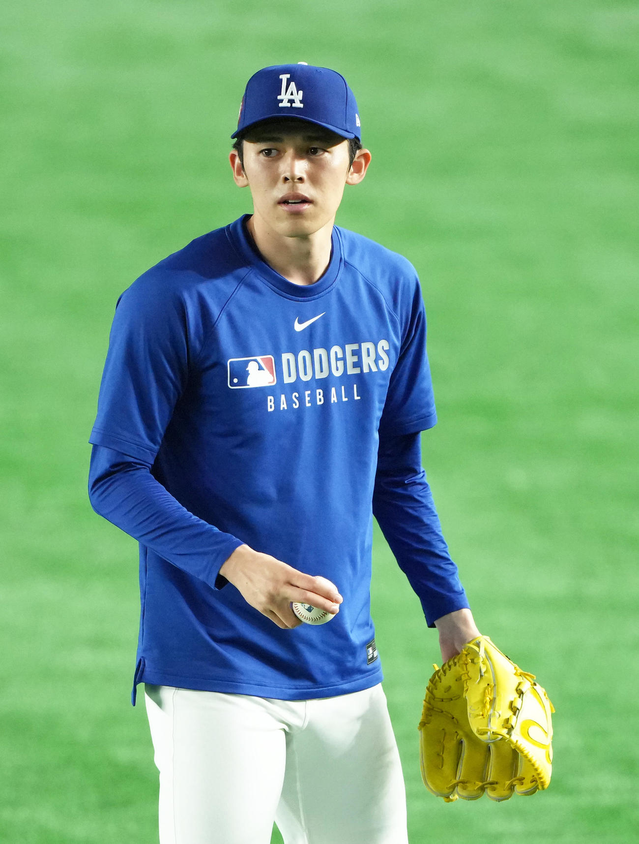 試合前、調整するドジャース佐々木（撮影・足立雅史）