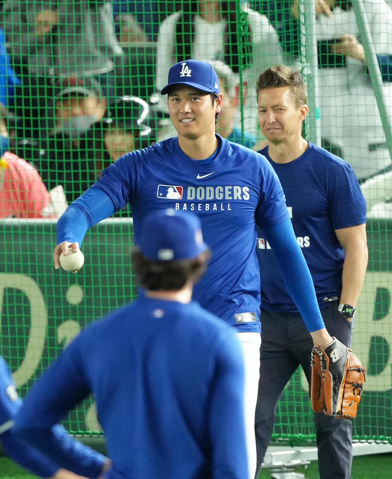 試合前、笑顔を見せるドジャース大谷（撮影・足立雅史）