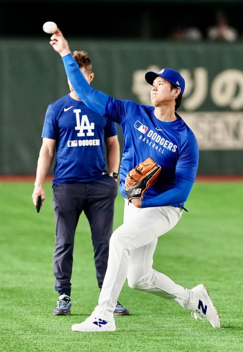 大谷翔平、巨人の長嶋茂雄終身名誉監督との2ショットを公開 野球界を