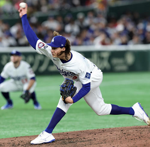 阪神対ドジャース　力投するドジャースのグラスノー（撮影・野上伸悟）
