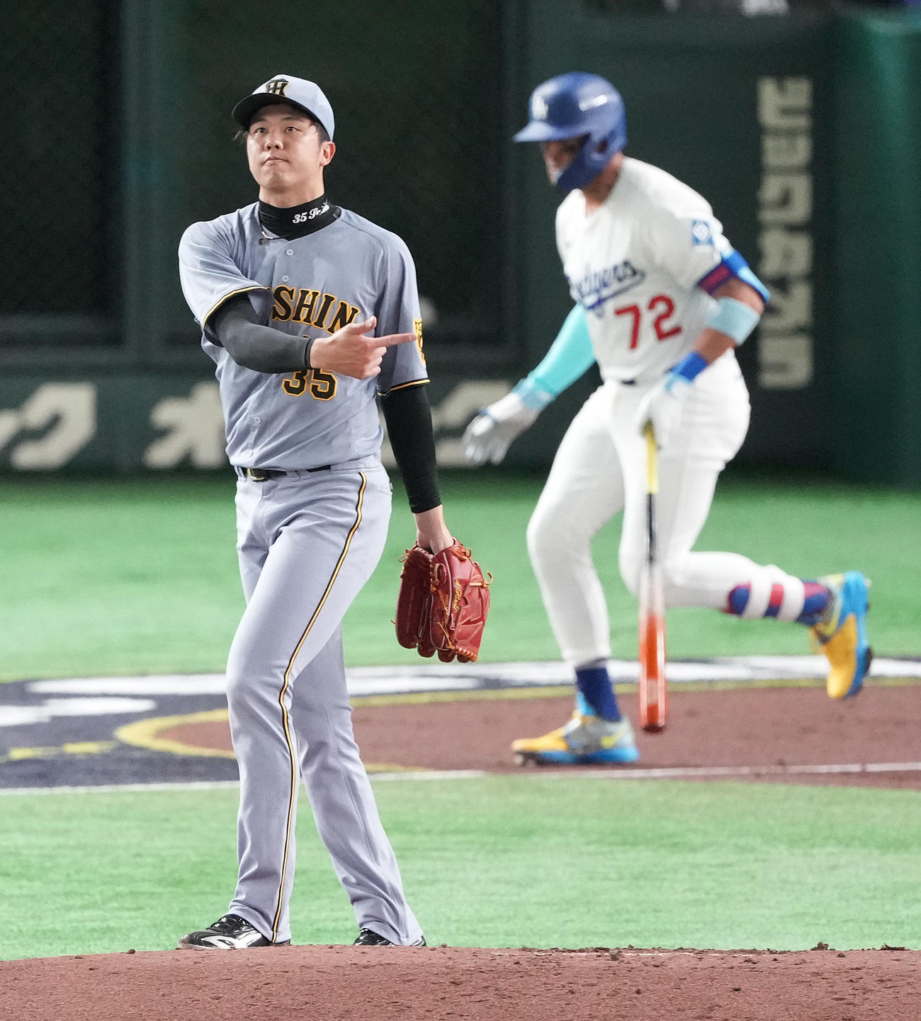 阪神対ドジャース　3回表ドジャース無死、ロハスを三直に仕留めた才木（撮影・鈴木みどり）