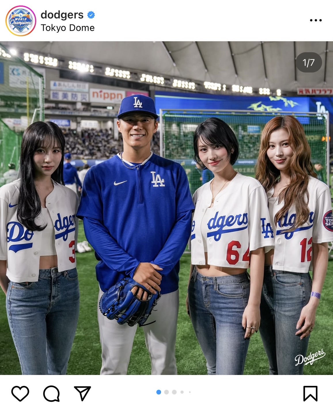 ドジャースインスタグラムが始球式を務めた「MISAMO」と選手らの写真を投稿