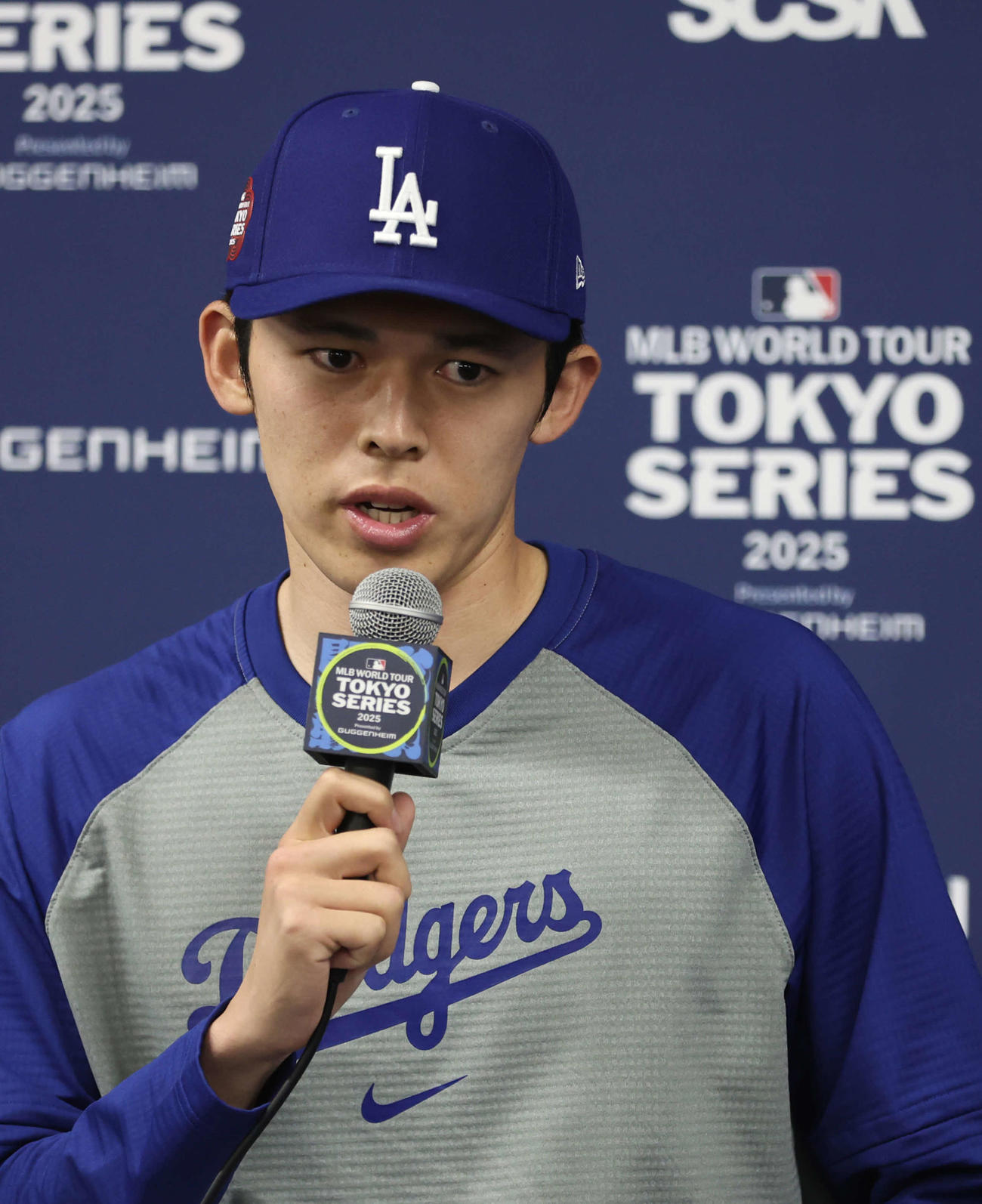 阪神対ドジャース　試合後記者会見に臨むドジャース佐々木（代表撮影）