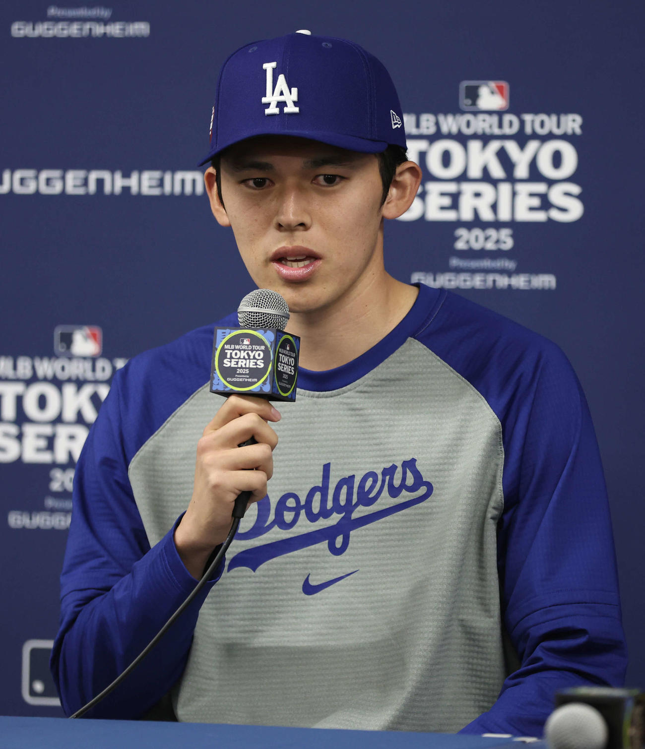 阪神対ドジャース　試合後記者会見に臨むドジャース佐々木（代表撮影）