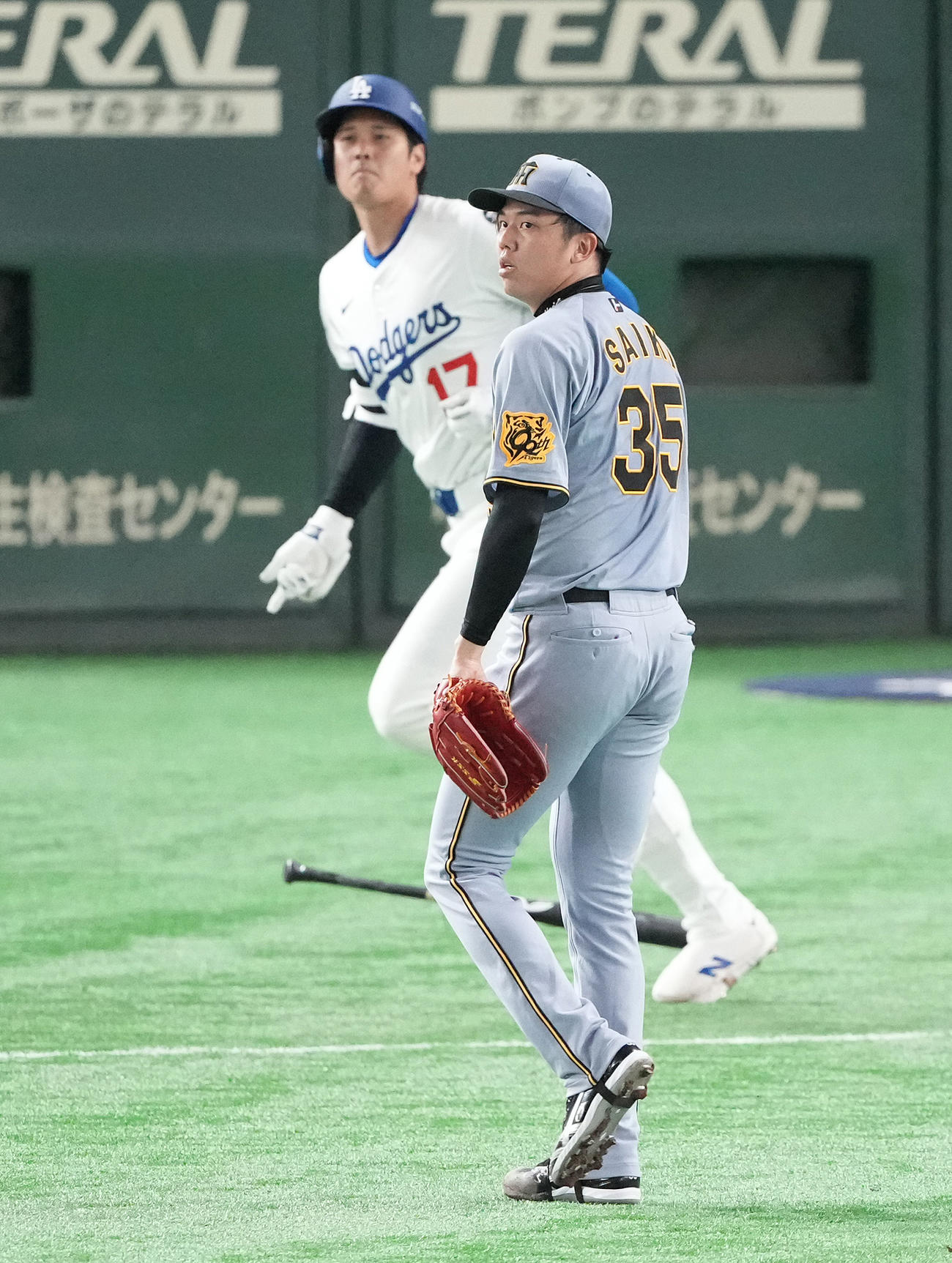阪神対ドジャース　3回表ドジャース2死、大谷を中飛に仕留める才木（撮影・鈴木みどり）