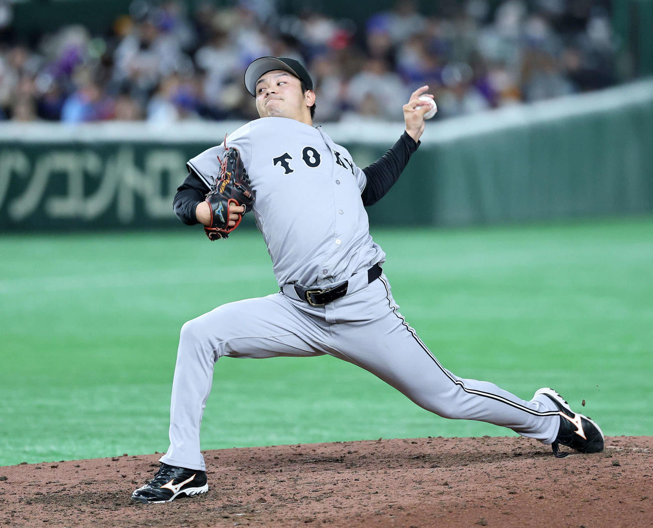 巨人対カブス　力投する巨人2番手の石川（撮影・鈴木正人）　