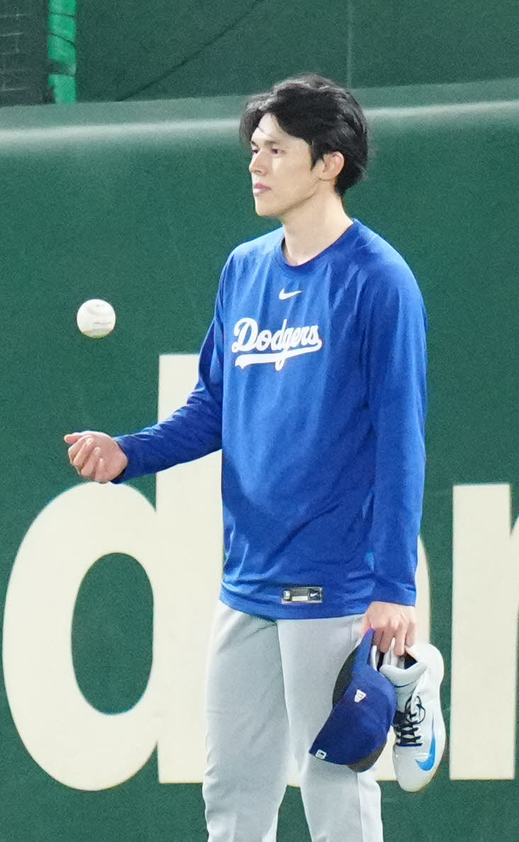 カブス対ドジャース　試合前練習に臨むドジャース佐々木（撮影・江口和貴）