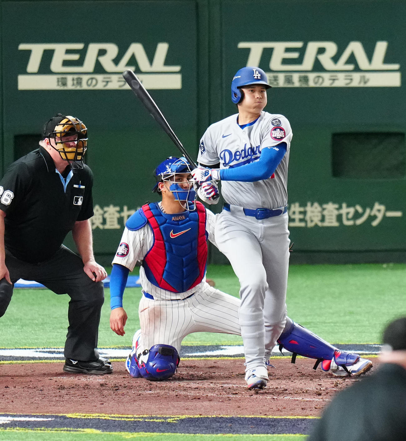 カブス対ドジャース　5回表ドジャース1死一塁、右前打を放つ大谷（撮影・江口和貴）