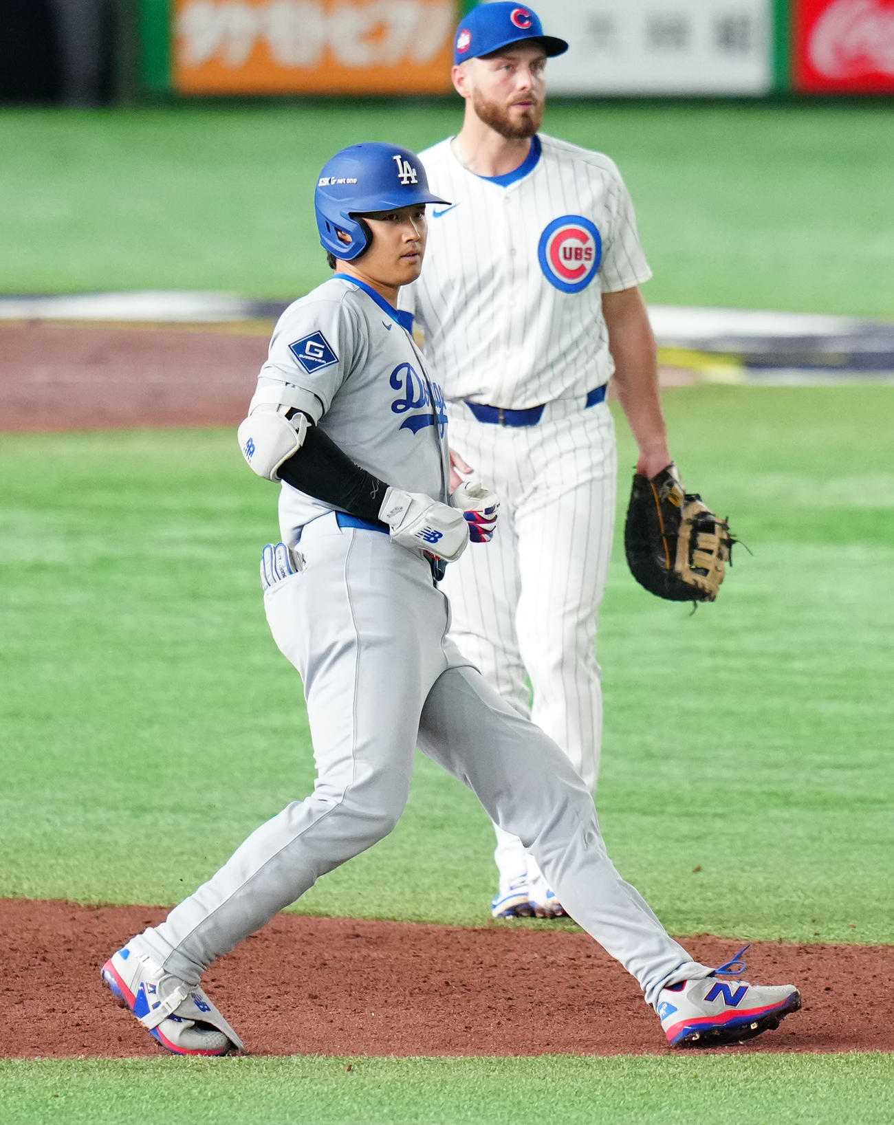 カブス対ドジャース　5回表ドジャース1死一塁、右前打を放った大谷（撮影・江口和貴）