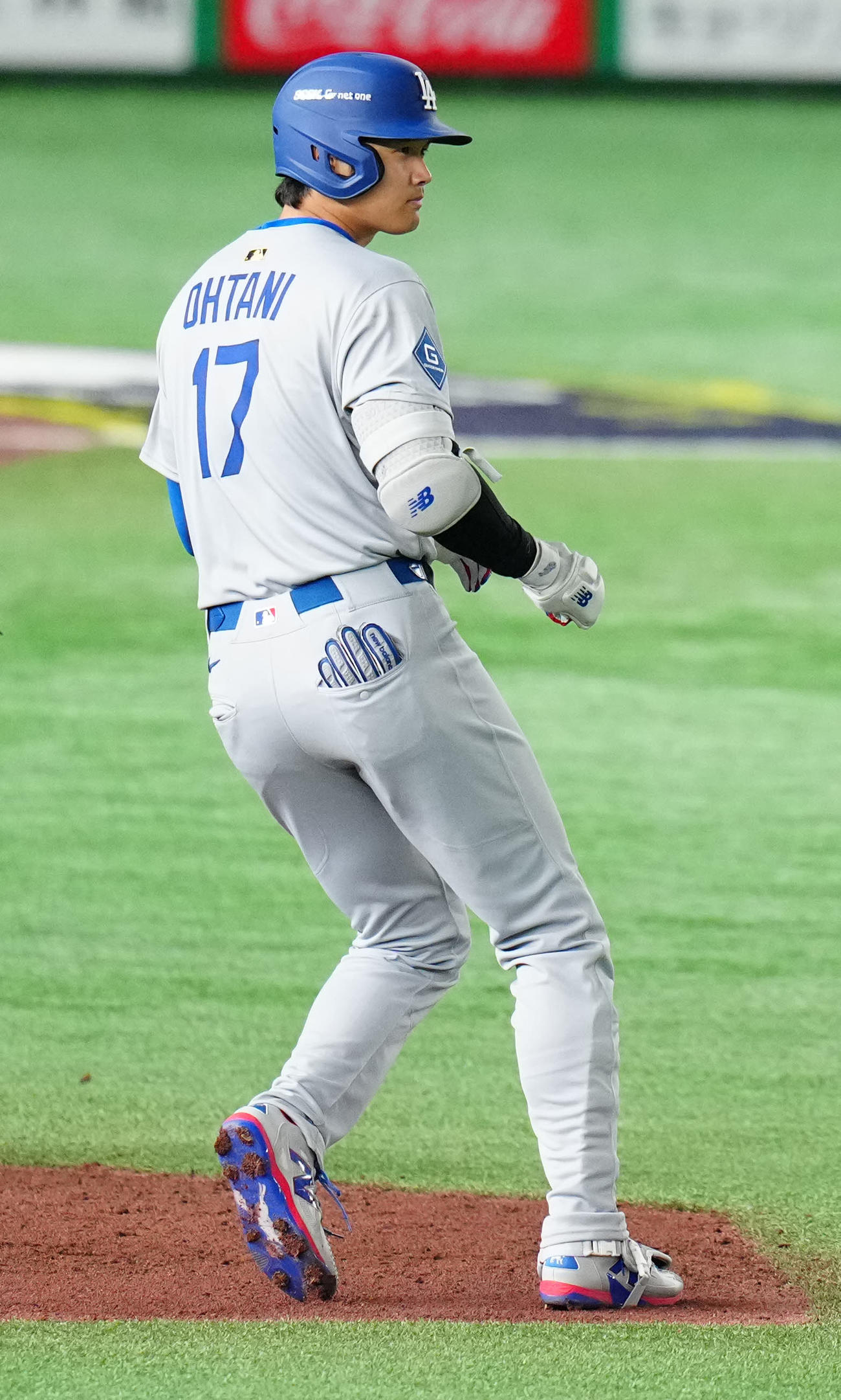 カブス対ドジャース　5回表ドジャース1死一塁、右前打を放った大谷（撮影・江口和貴）