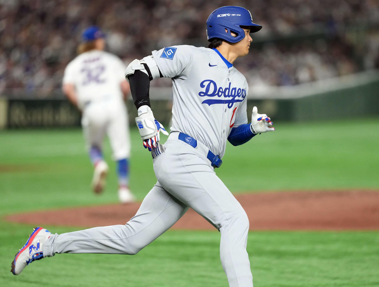 カブス対ドジャース　5回表ドジャース1死一塁、右前打を放った大谷（撮影・たえ見朱実）