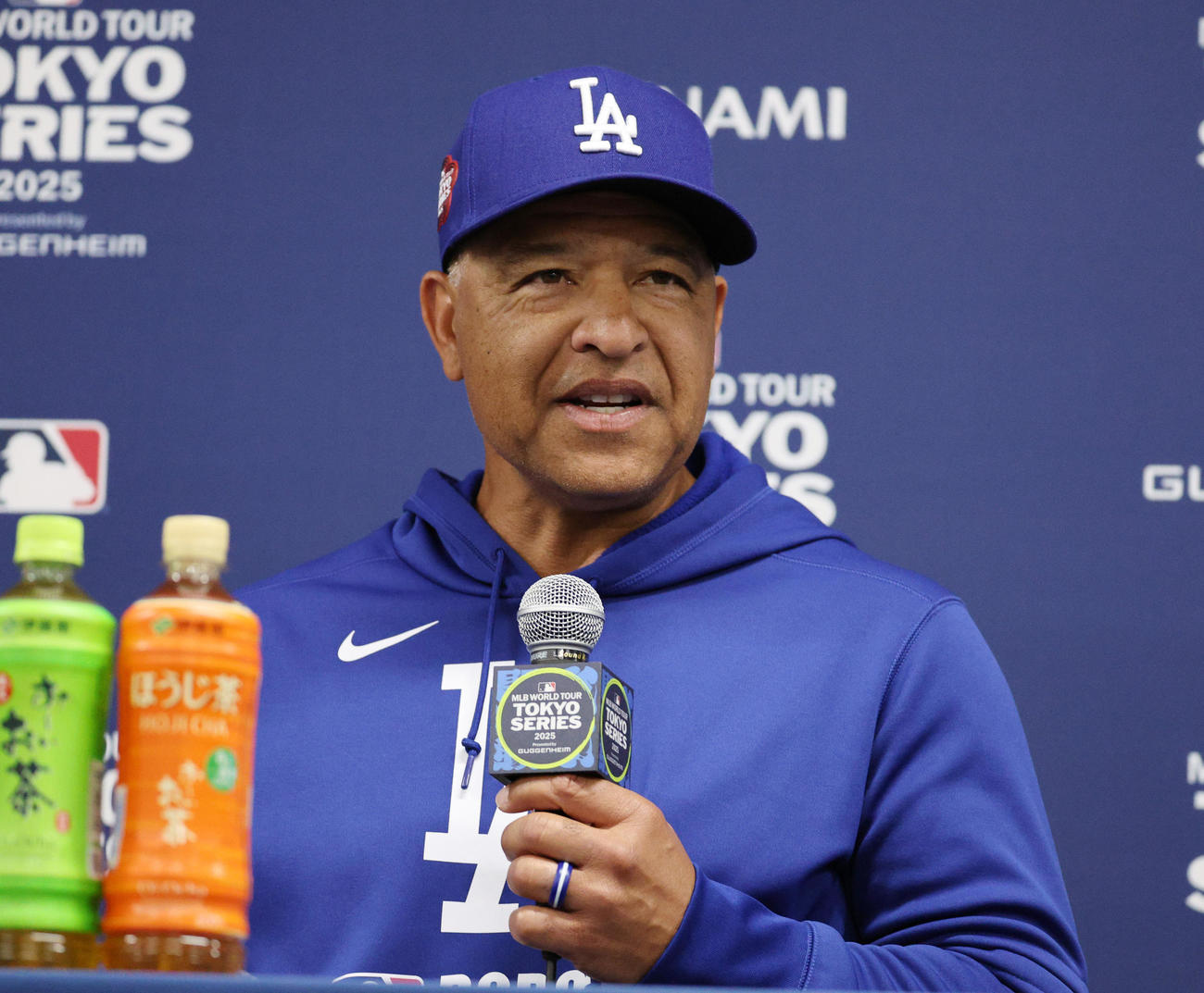 試合前の記者会見に臨むドジャースのロバーツ監督（代表撮影）