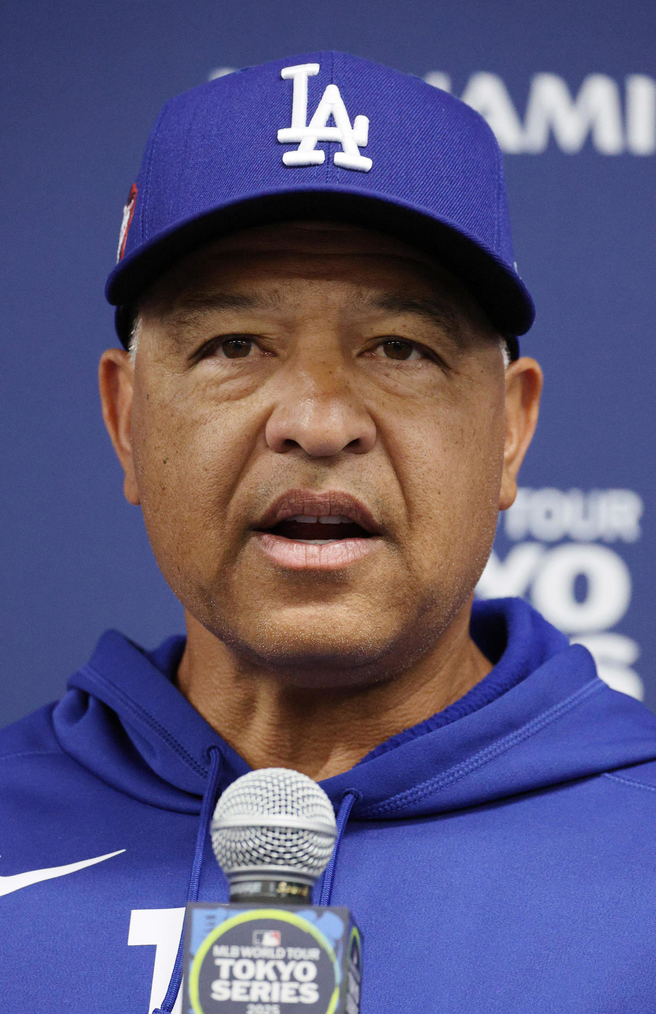 試合前の記者会見に臨むドジャースのロバーツ監督（代表撮影）
