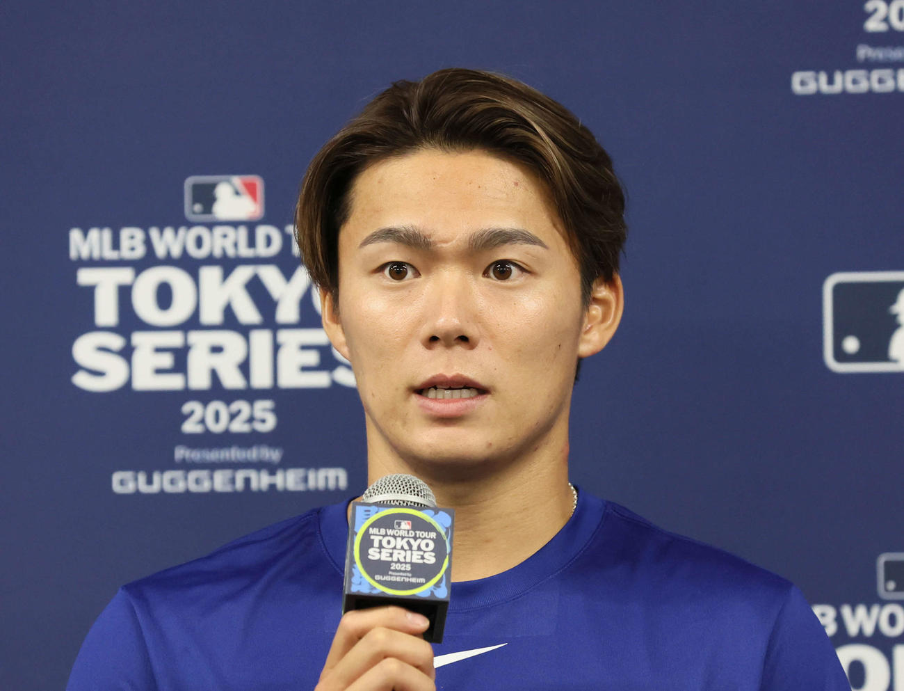 試合後、記者会見する勝利投手のドジャース山本（代表撮影）