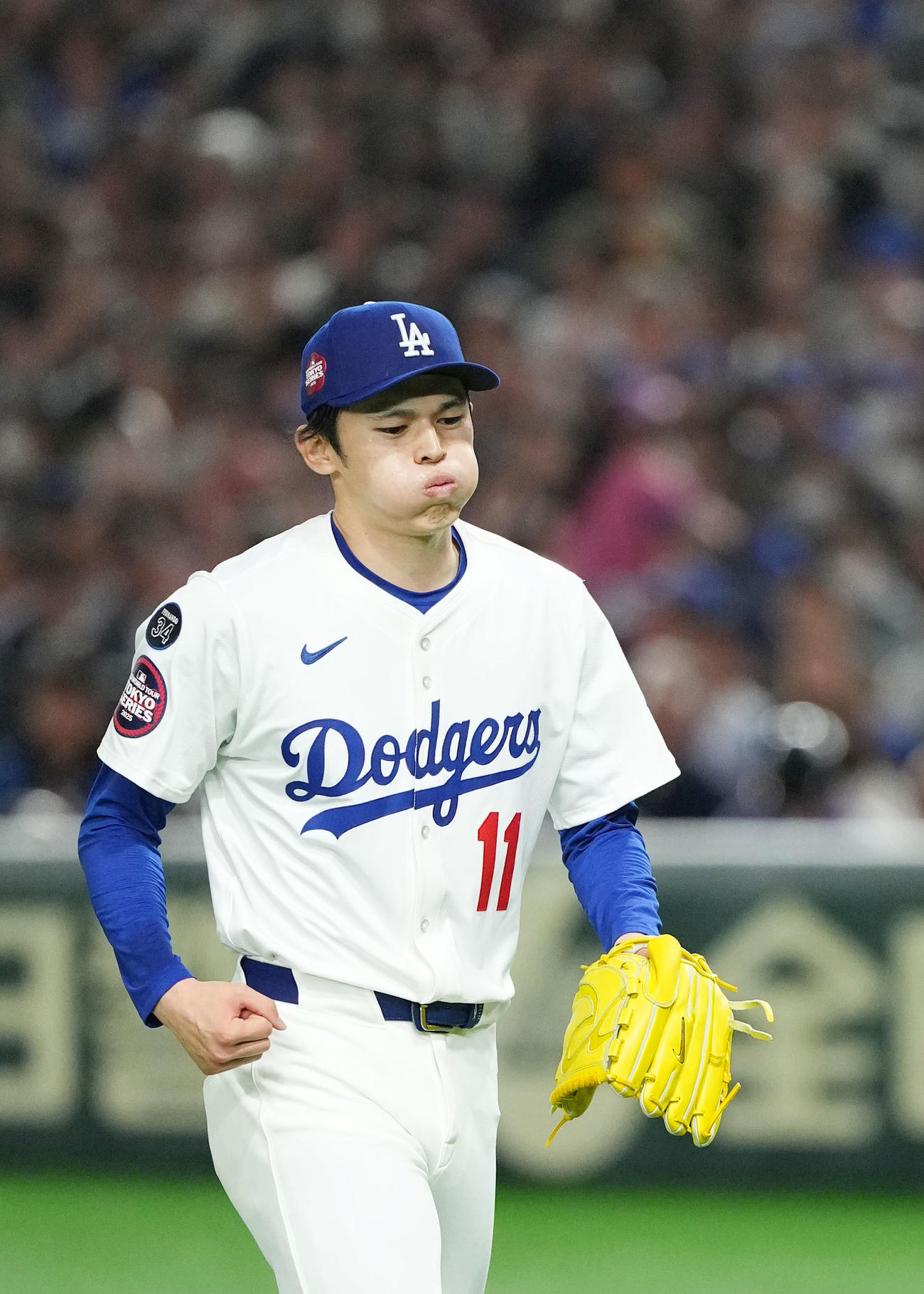 カブス対ドジャース　3回裏カブス2死満塁、マット・ショウを三振に仕留め大きく息をはく佐々木（撮影・横山健太）