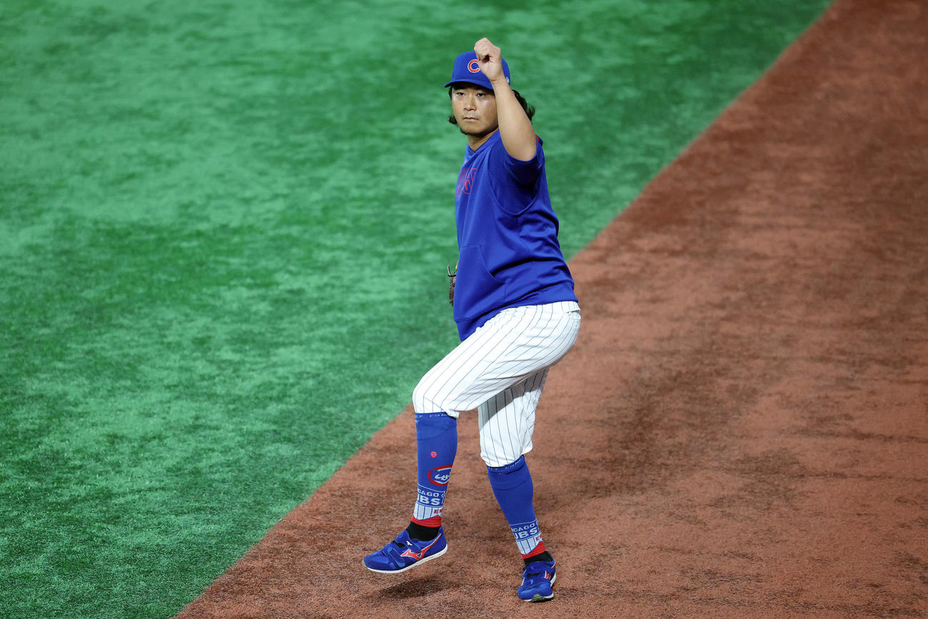 カブス対ドジャース　試合前、キャッチボールするカブス今永（撮影・宮地輝）