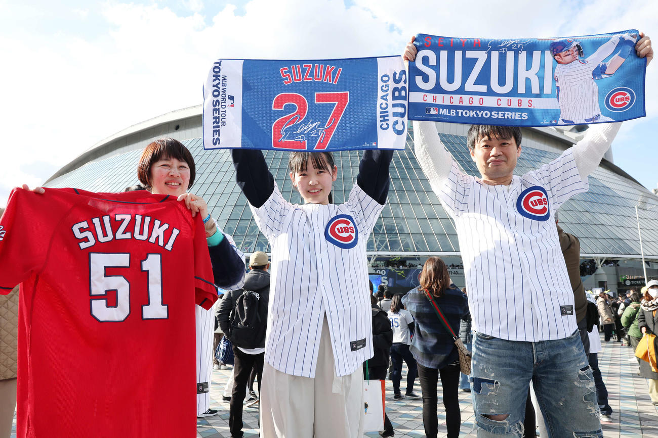 カブス対ドジャース　試合に向けて盛り上がるファン（撮影・宮地輝）