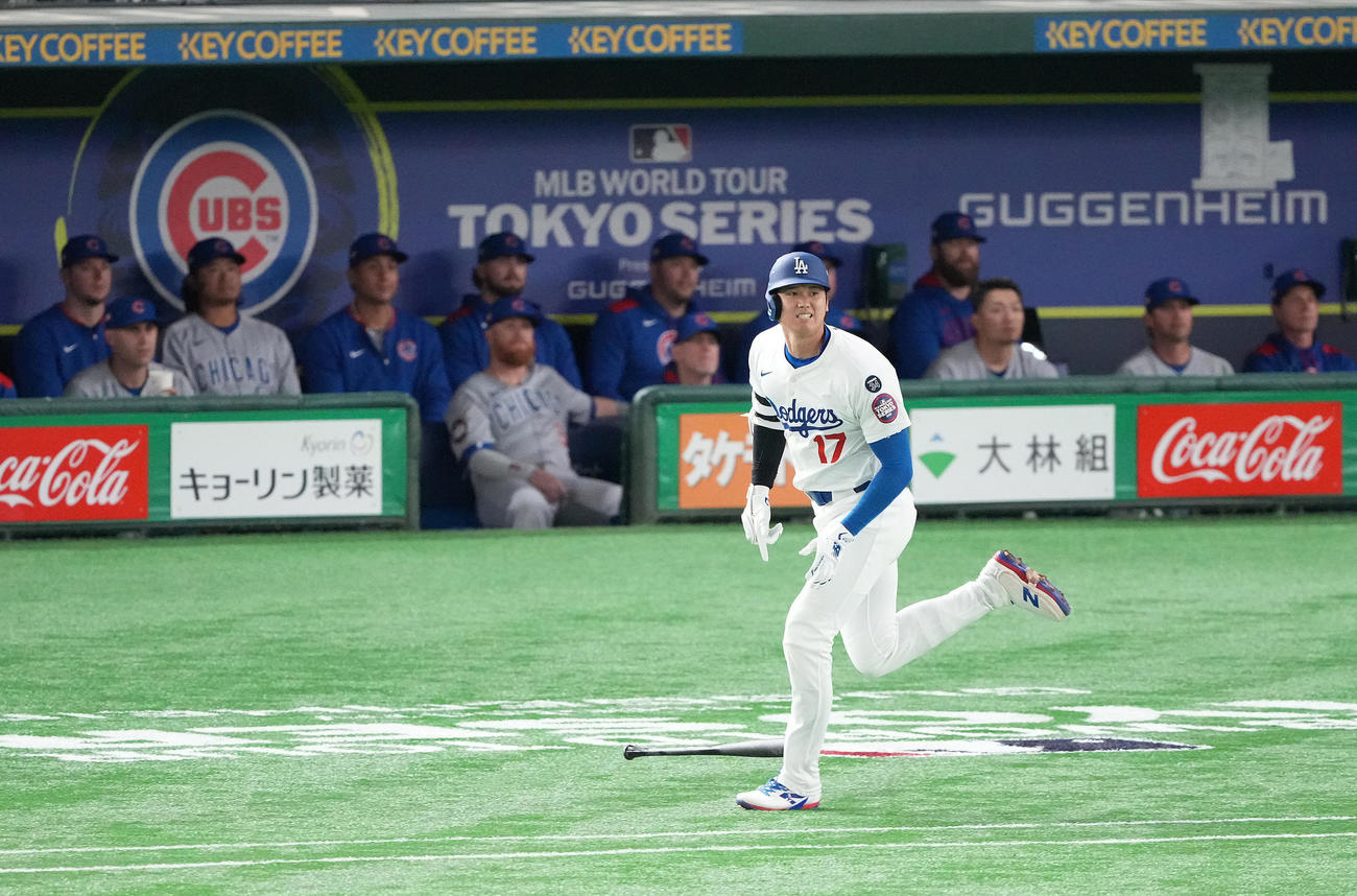 カブス対ドジャース　1回表ドジャース無死、左飛に倒れる大谷（撮影・鈴木みどり）