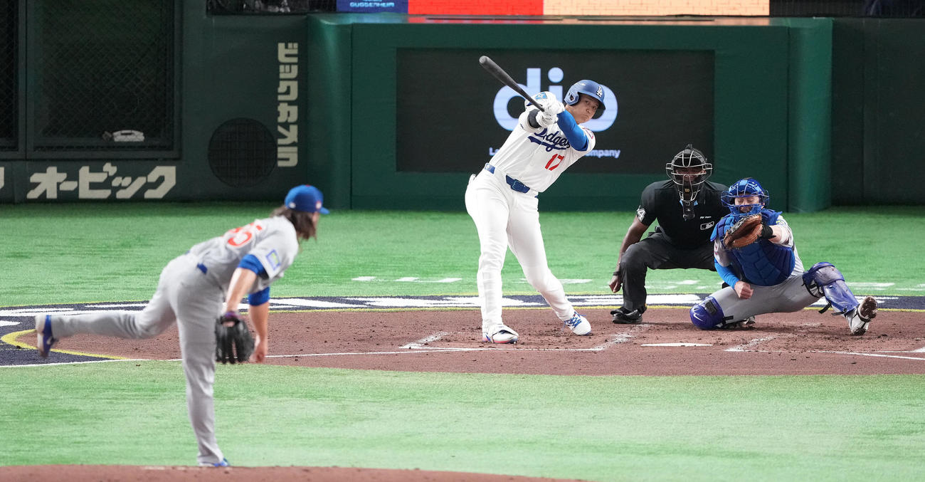 カブス対ドジャース　3回表ドジャース1死、一ゴロに倒れる大谷。投手・スティール（撮影・鈴木みどり）