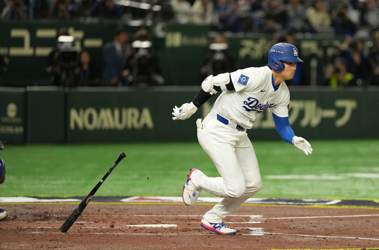 カブス対ドジャース　3回表ドジャース1死、一ゴロに倒れる大谷（撮影・井上学）