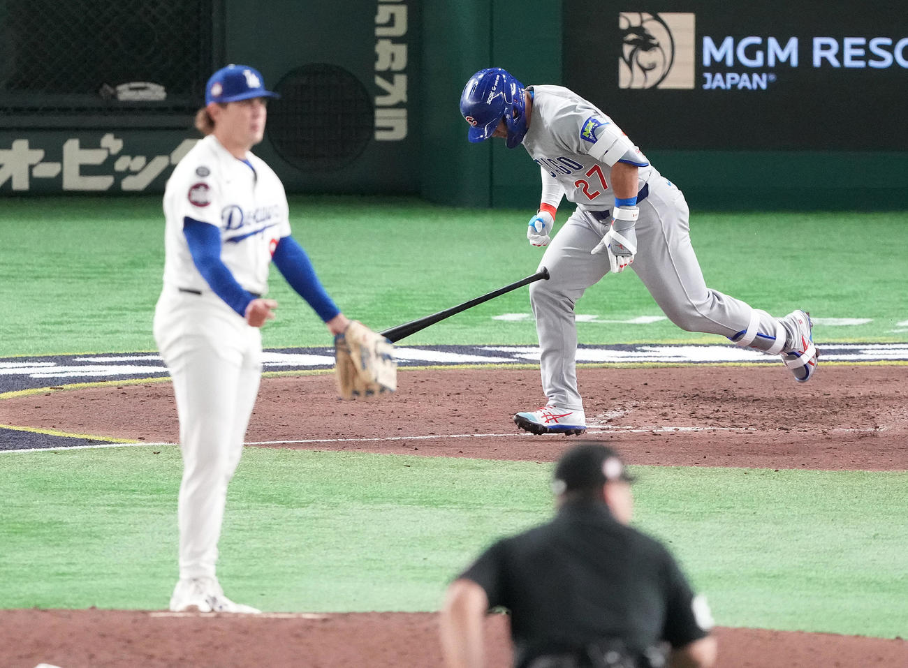 カブス対ドジャース　6回裏カブス2死一塁、三ゴロに倒れる鈴木。投手ナック（撮影・鈴木みどり）