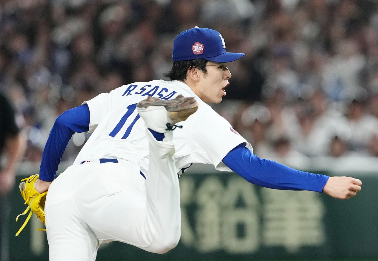 カブス対ドジャース　力投するドジャース先発の佐々木（撮影・横山健太）