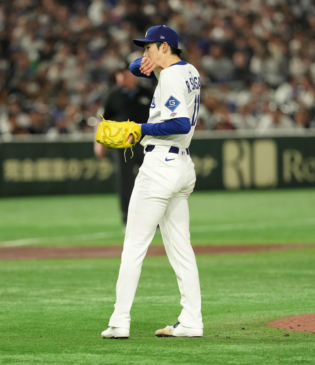 カブス対ドジャース　3回裏カブス1死満塁、ブッシュに押し出し四球を与える佐々木（撮影・井上学）